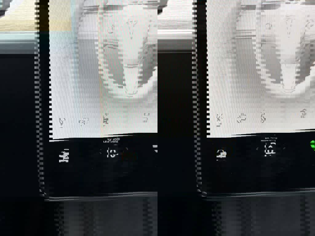 Used 2024 Tesla Model Y Long Range AWD/4WD image 23