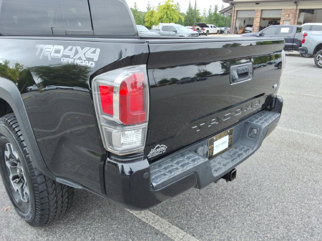 Used 2020 Toyota Tacoma TRD Off-Road w/ TRD Premium Off Road Package AWD/4WD image 13