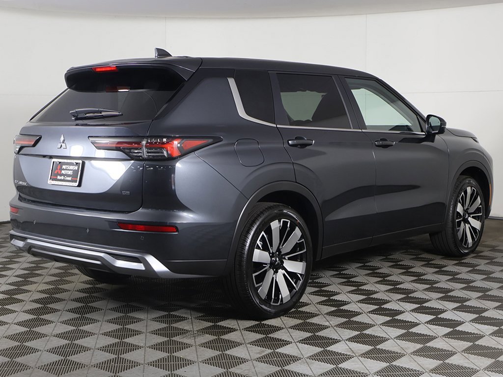 New 2025 Mitsubishi Outlander SE image 12