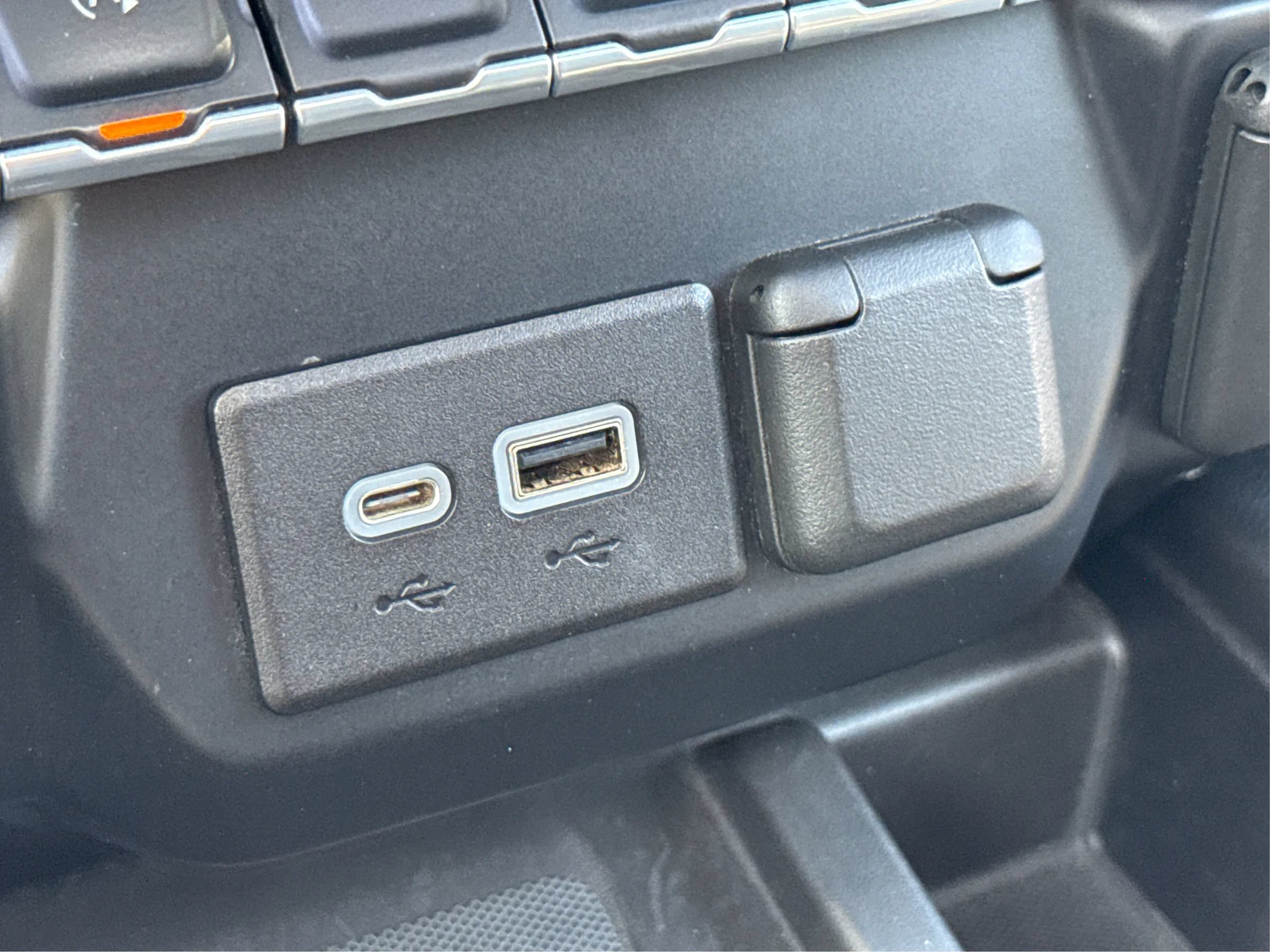 Used 2019 Chevrolet Silverado 1500 High Country w/ Technology Package AWD/4WD image 37