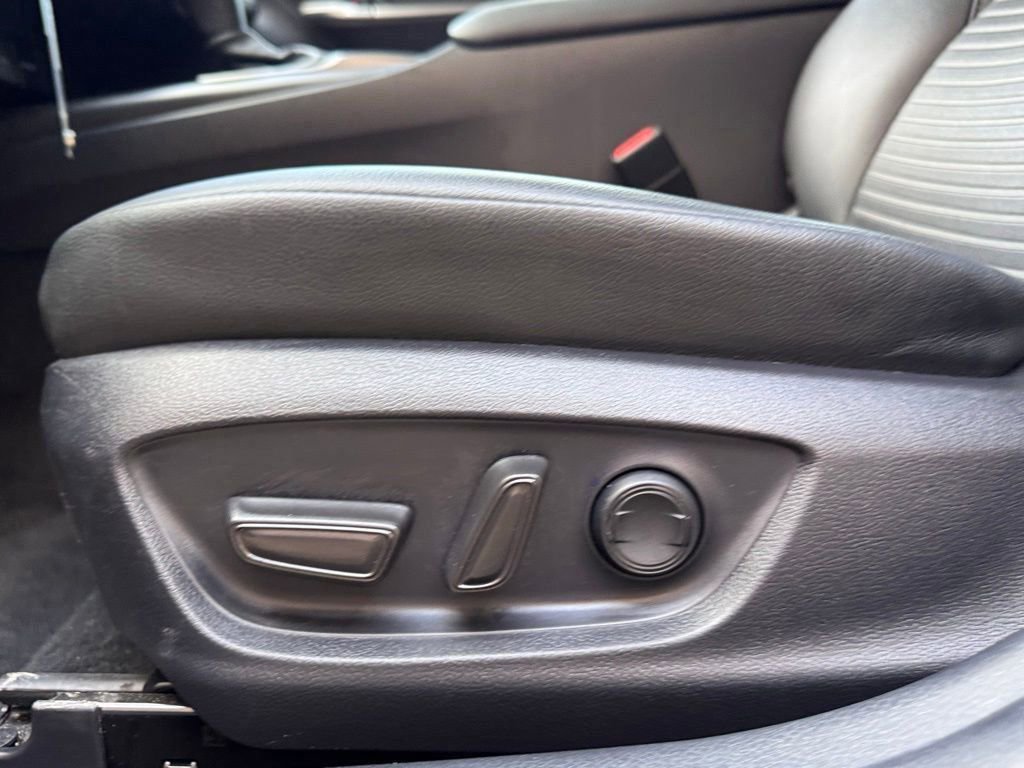 Used 2023 Toyota Camry SE image 7