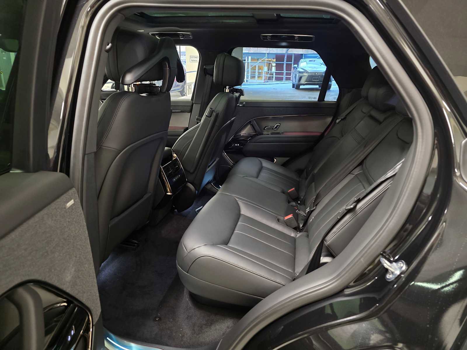 Used 2026 Land Rover Range Rover Sport SE image 18