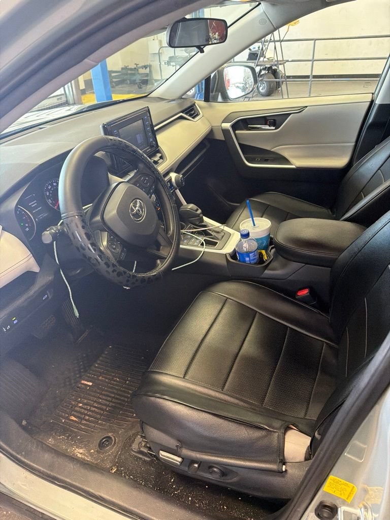 Used 2021 Toyota RAV4 XLE w/ Convenience Package AWD/4WD image 2