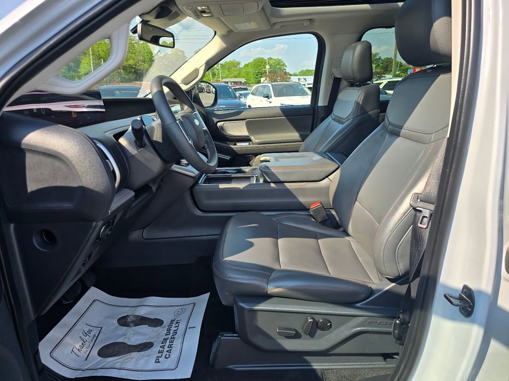 Used 2025 Ford Expedition Active AWD/4WD image 10