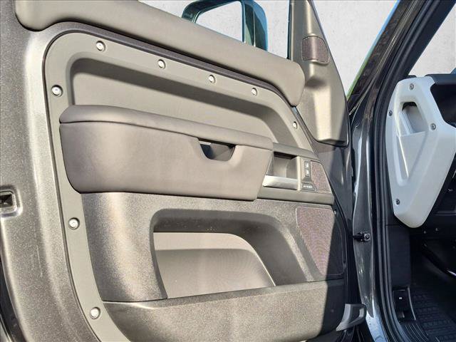 New 2026 Land Rover Defender 110 S AWD/4WD image 9