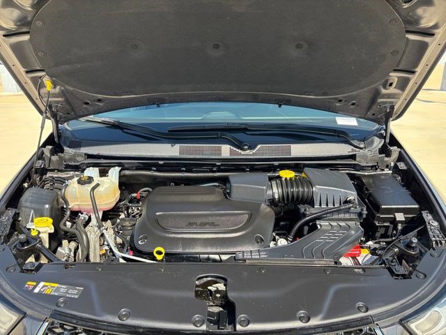 Used 2023 Chrysler Pacifica Touring-L image 23