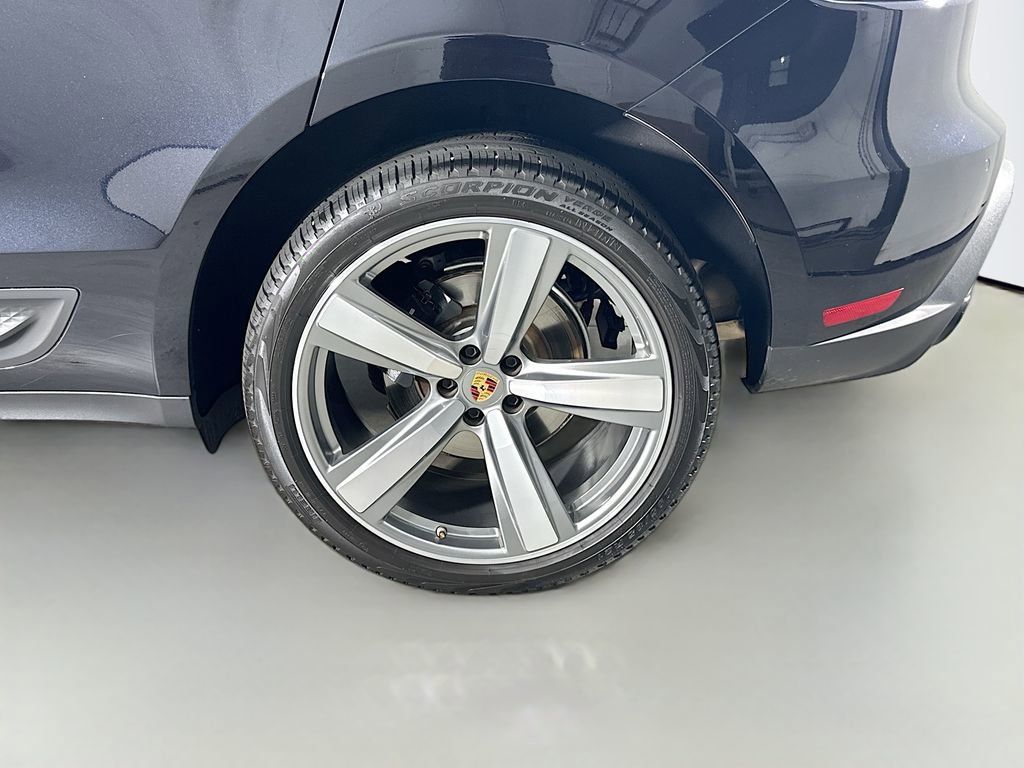 Certified 2024 Porsche Macan image 33