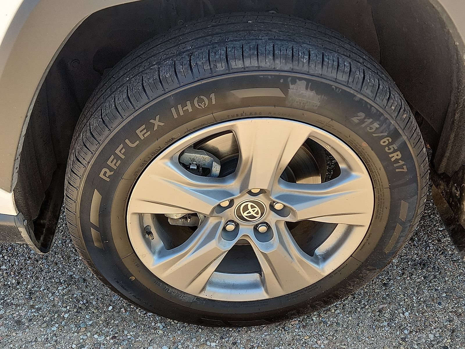 Used 2024 Toyota RAV4 XLE w/ Convenience Package FWD image 5