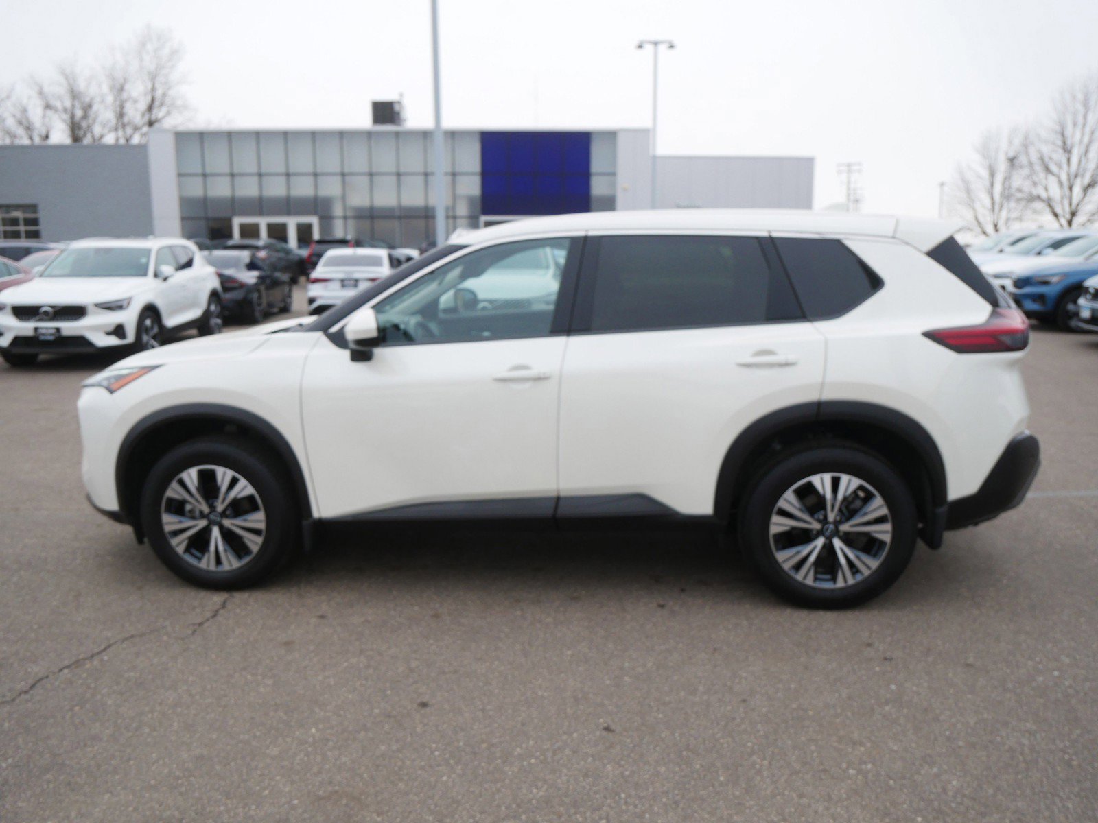 Used 2023 Nissan Rogue SV image 4