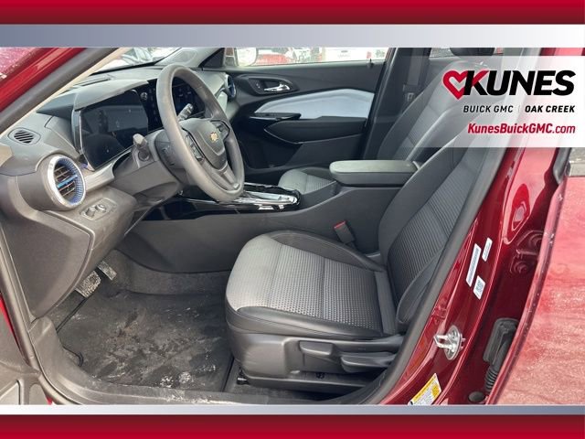Used 2025 Chevrolet Trax LT image 21