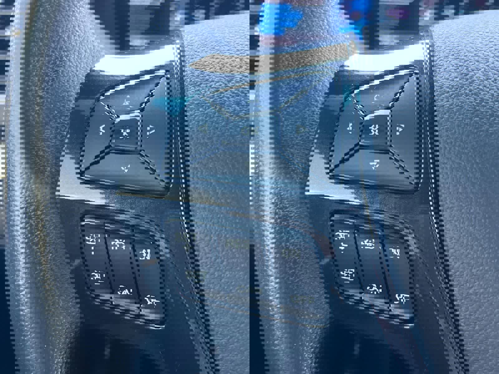 Used 2017 Ford Explorer XLT w/ Equipment Group 202A AWD/4WD image 23