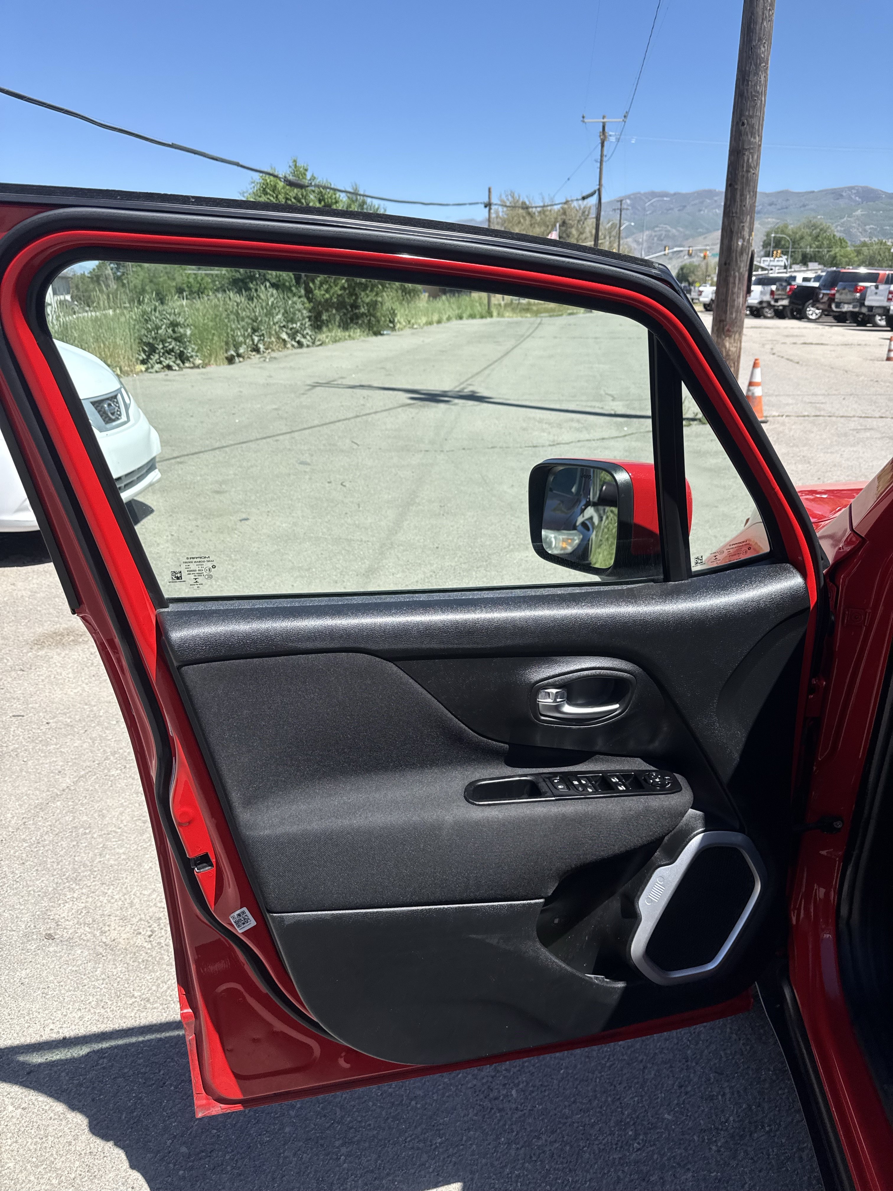 Used 2021 Jeep Renegade Latitude AWD/4WD image 18