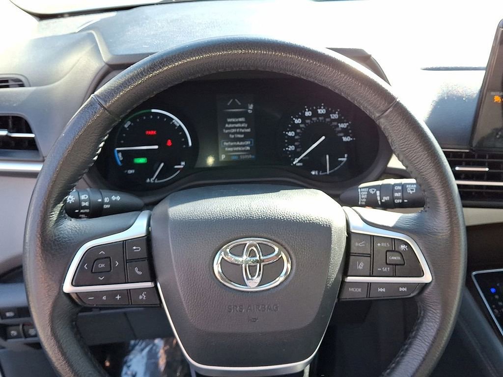 Used 2024 Toyota Sienna XLE image 16