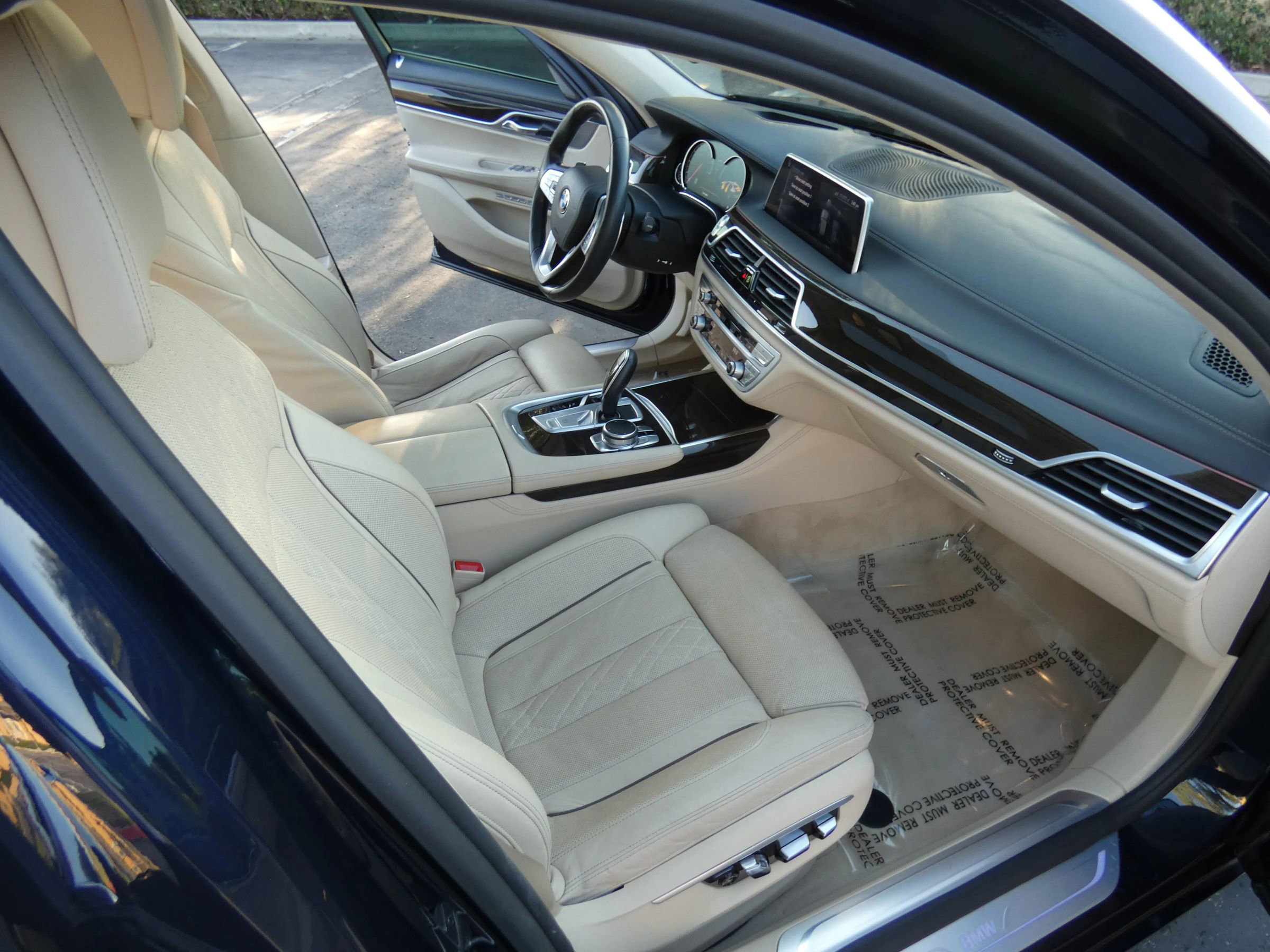 Used 2016 BMW 750i xDrive image 25