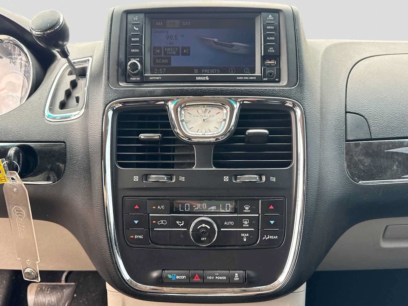 Used 2012 Chrysler Town & Country Touring w/ Entertainment Group #1 FWD image 17