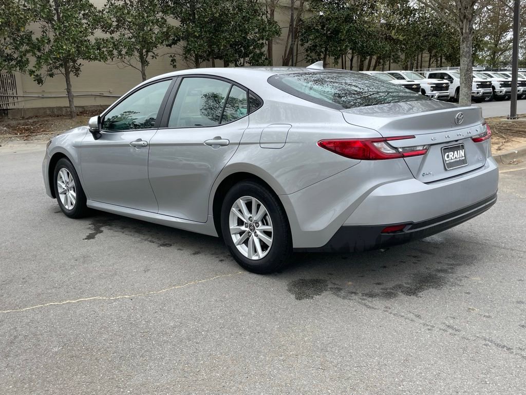 Used 2025 Toyota Camry SE image 5