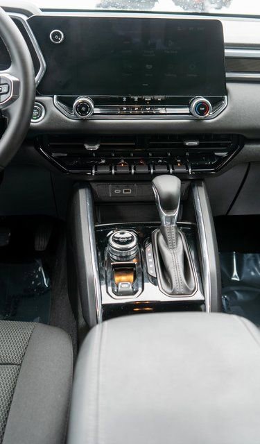 Used 2025 GMC Canyon Elevation image 15