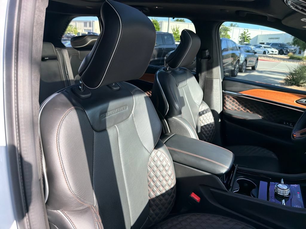 Used 2023 Jeep Grand Cherokee Summit AWD/4WD image 37