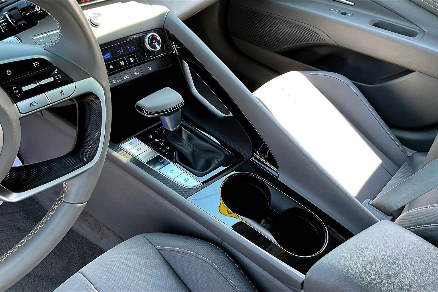 Used 2023 Hyundai Elantra SEL w/ Convenience Package FWD image 14