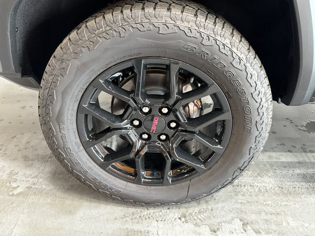 New 2026 GMC Canyon Denali w/ LPO, Denali Black Edition AWD/4WD image 9