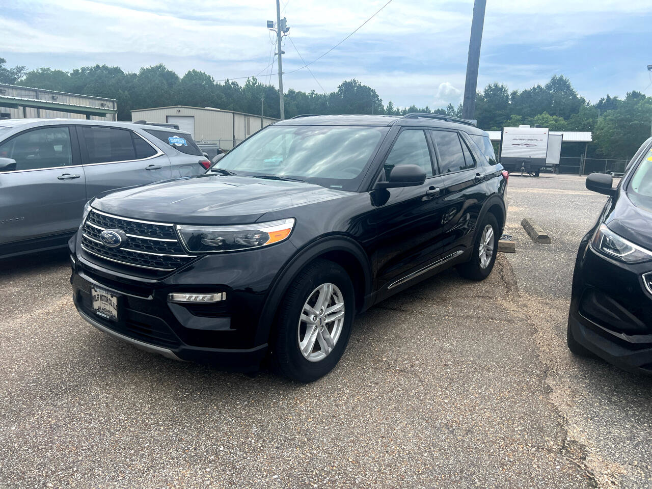 Used 2024 Ford Explorer XLT w/ Equipment Group 202A image 2