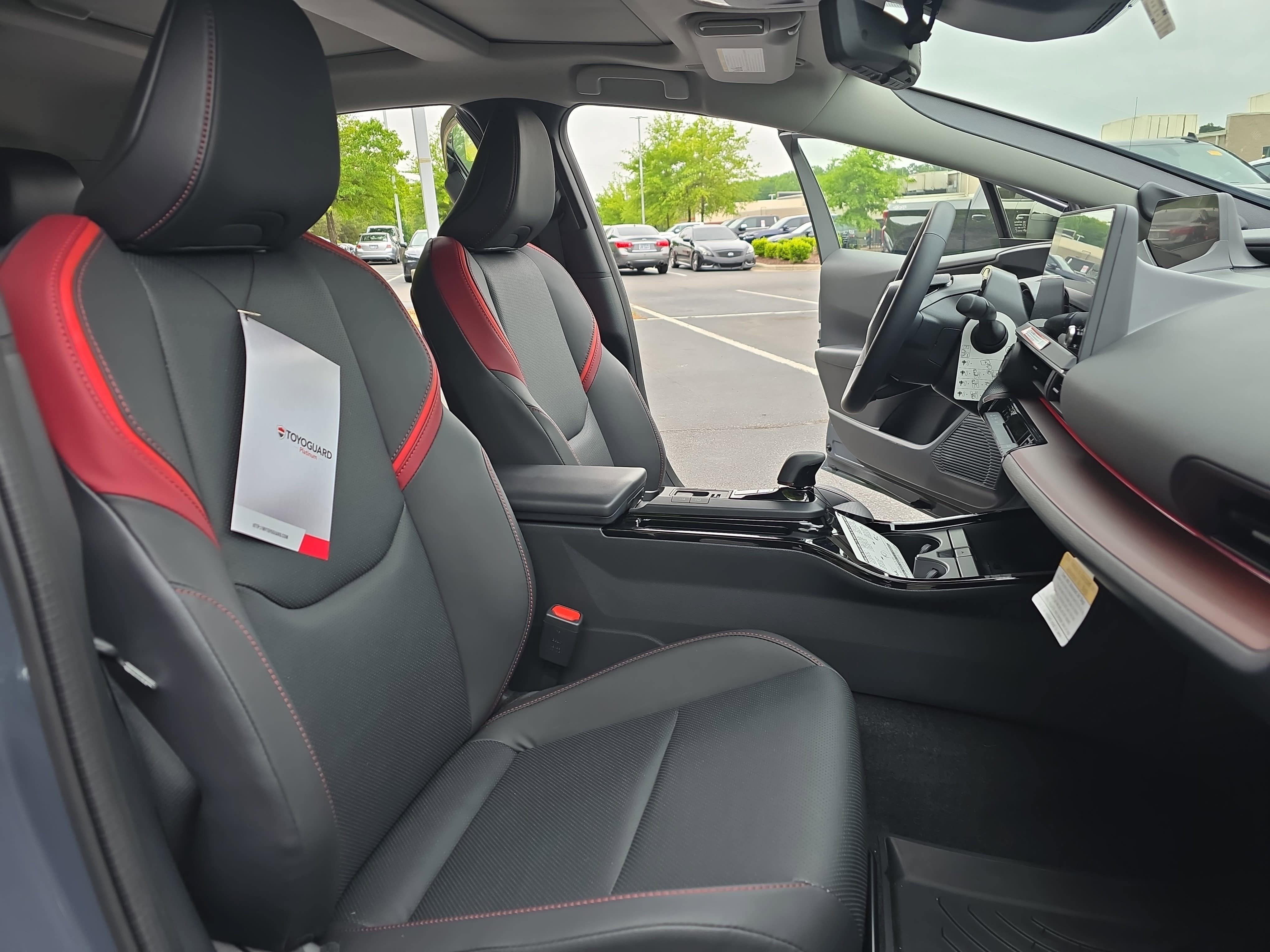 New 2025 Toyota Prius Plug-In Hybrid FWD image 10
