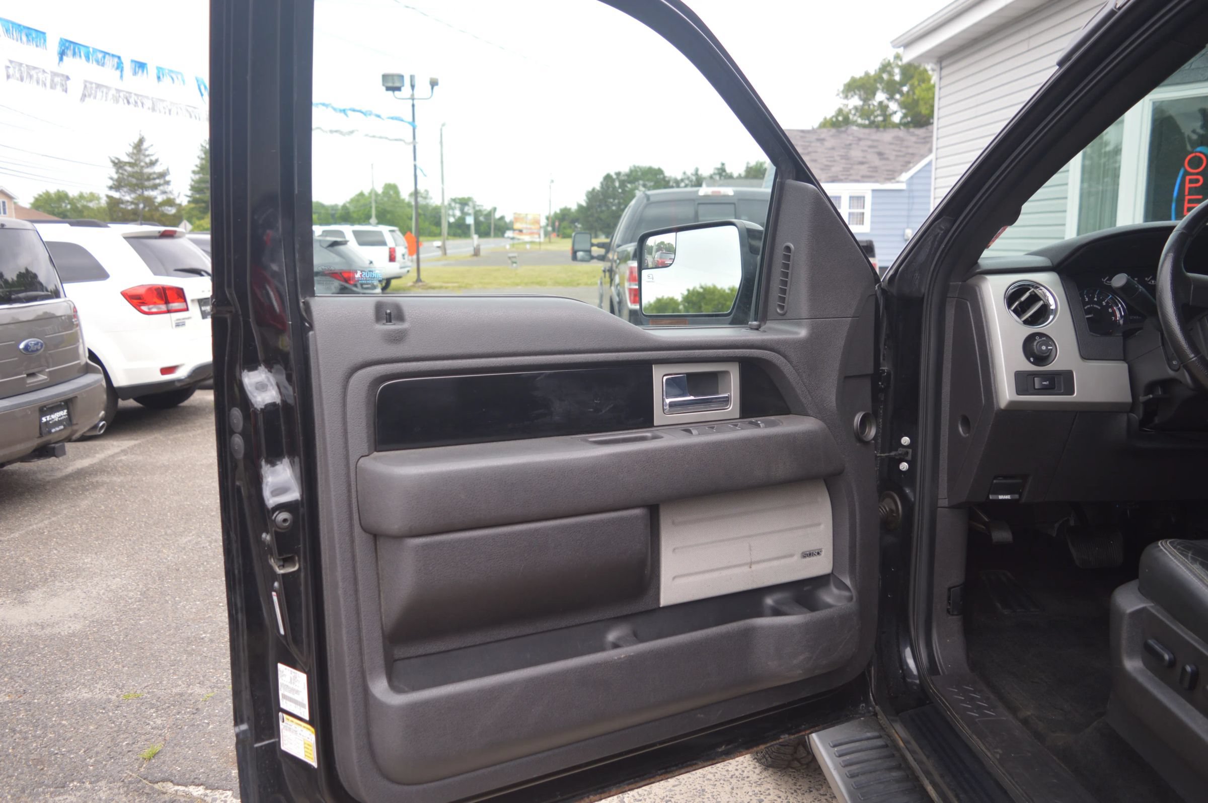 Used 2011 Ford F150 FX4 w/ FX Luxury Pkg AWD/4WD image 24