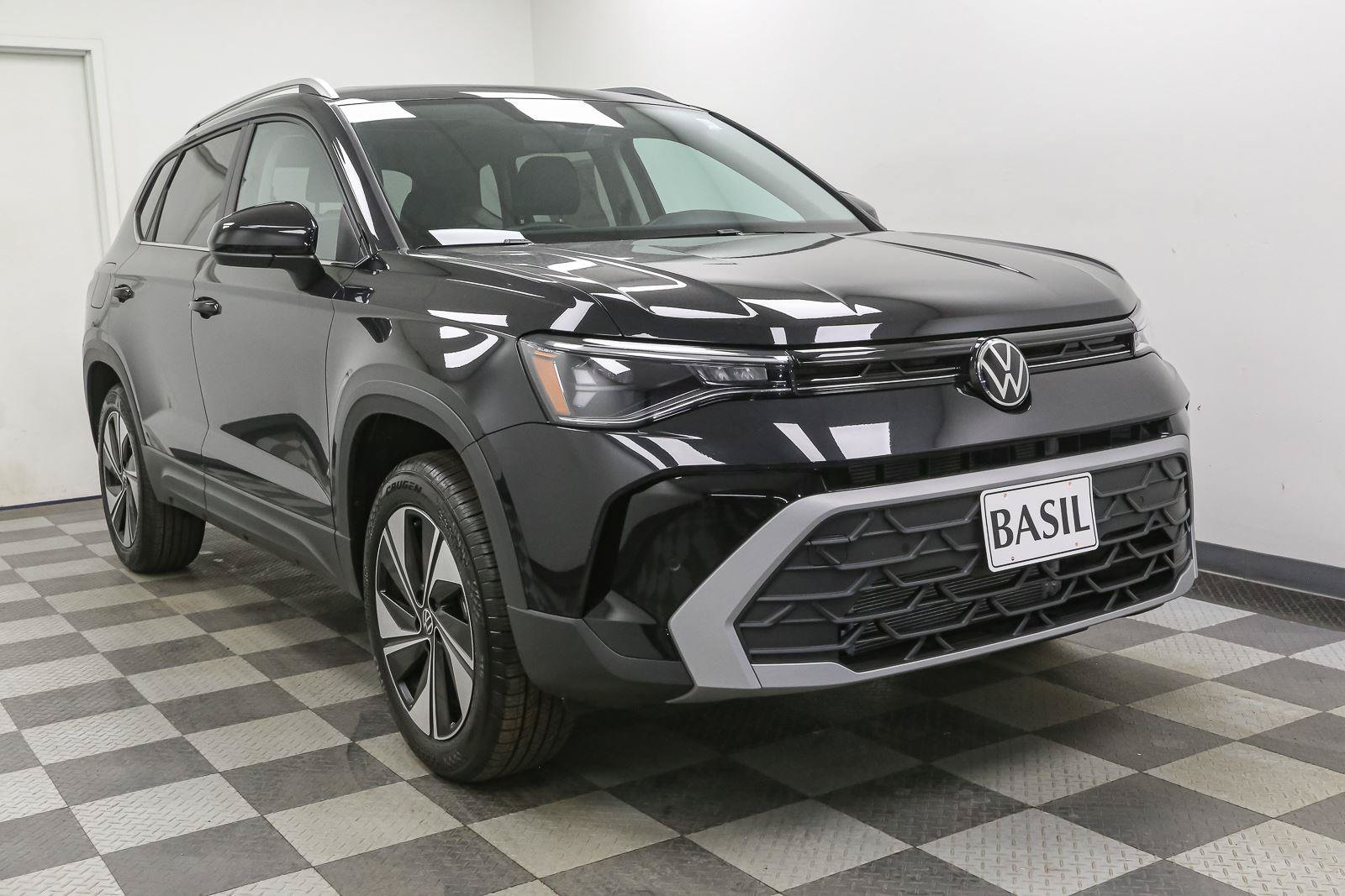 New 2026 Volkswagen Taos SE AWD/4WD image 2