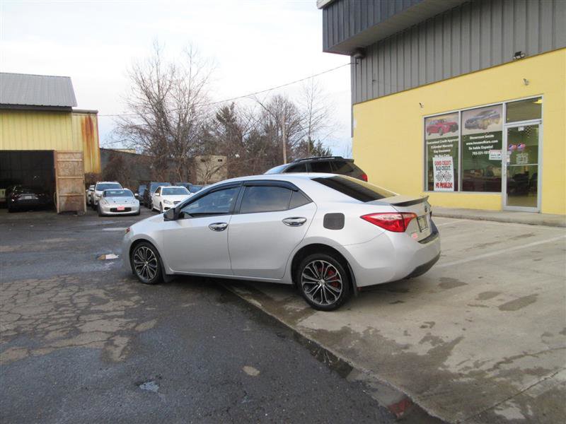 Used 2018 Toyota Corolla LE image 3