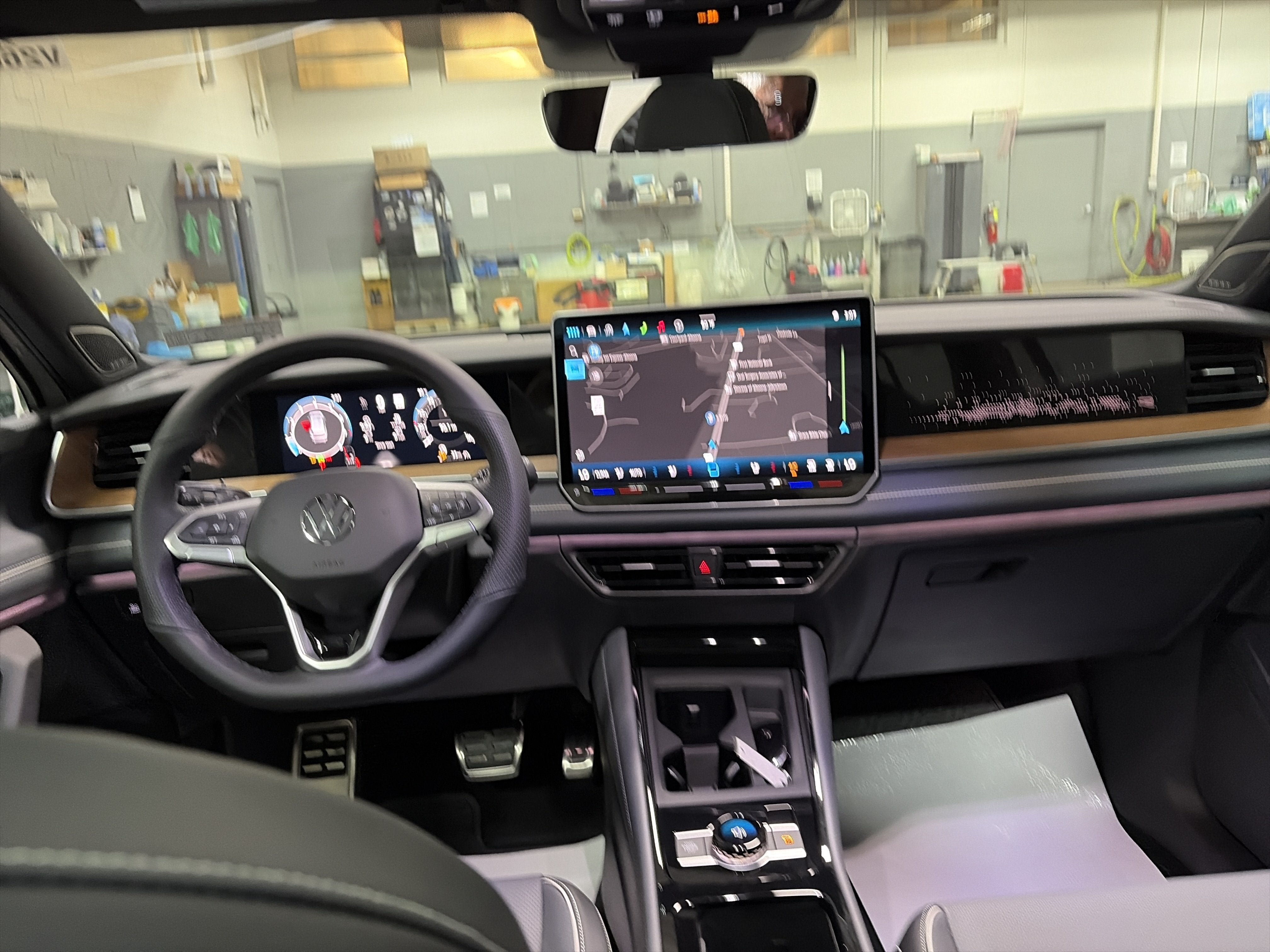 New 2026 Volkswagen Tiguan SEL R-Line AWD/4WD image 31