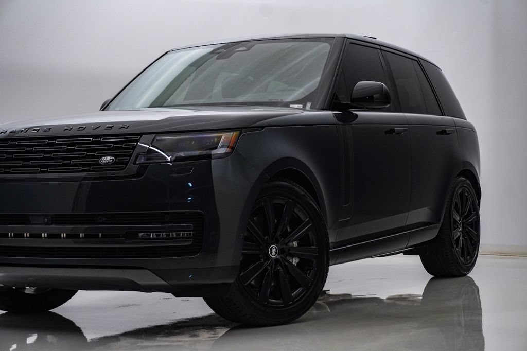 Used 2025 Land Rover Range Rover SE AWD/4WD image 2