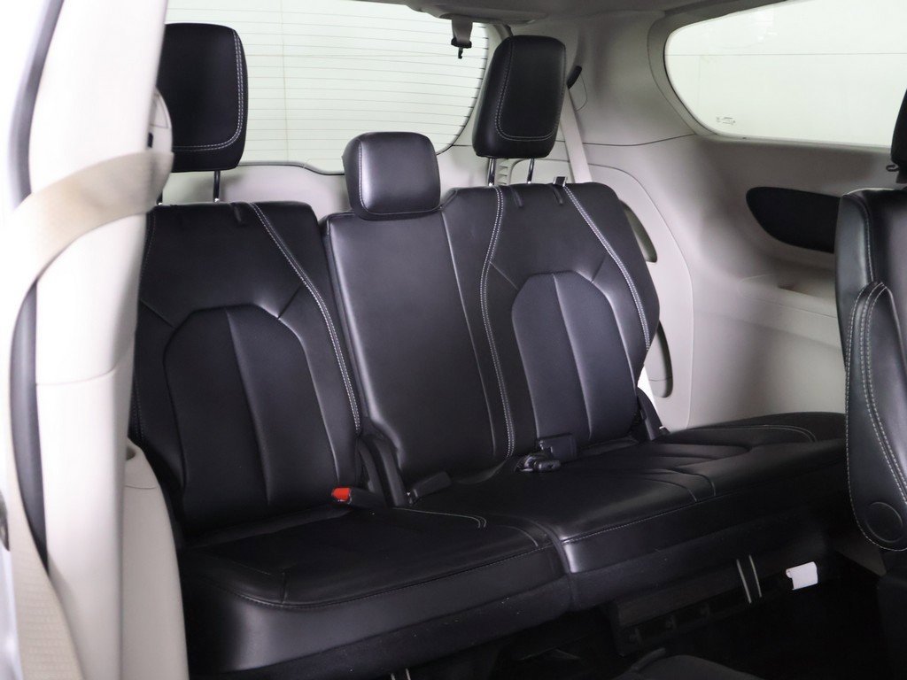 Used 2024 Chrysler Pacifica Touring-L image 30