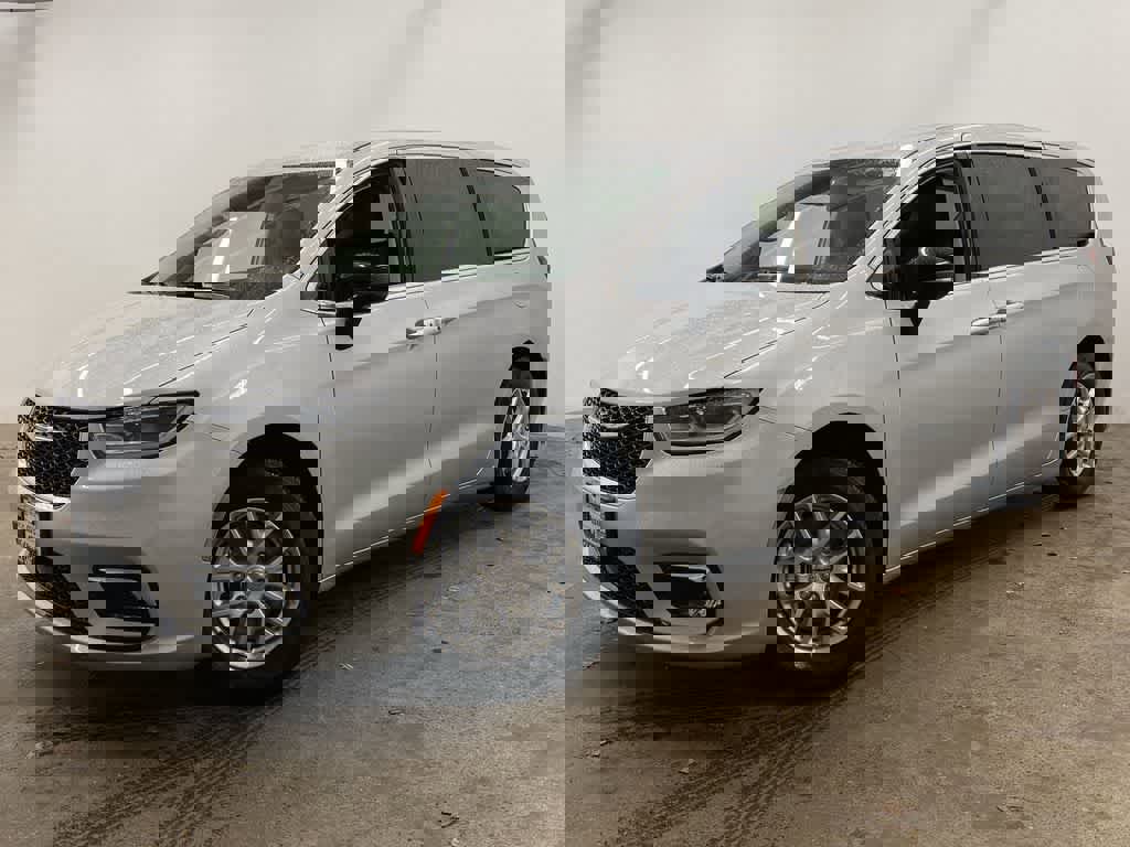 Used 2024 Chrysler Pacifica Touring-L image 1