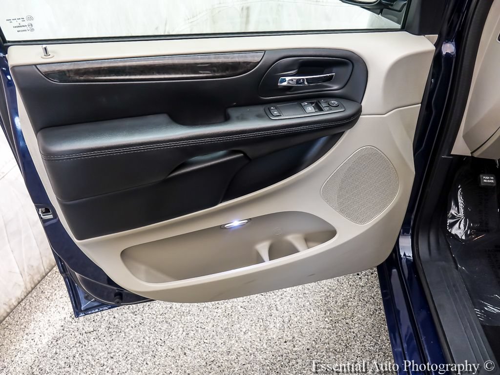 Used 2017 Dodge Grand Caravan SE FWD image 18