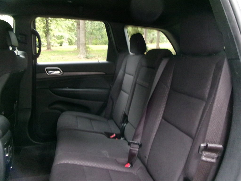 Used 2018 Jeep Grand Cherokee Laredo image 33