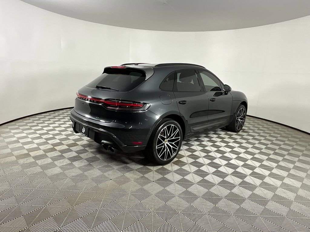 Used 2023 Porsche Macan Turbo image 4