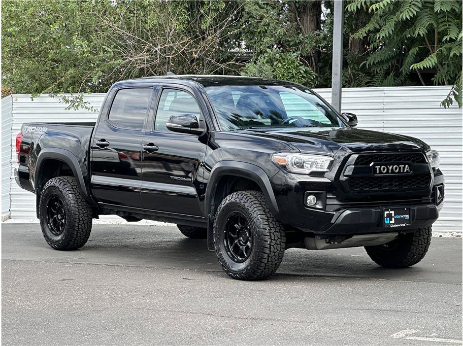 Used 2017 Toyota Tacoma TRD Off-Road w/ Tow Package (A/T) AWD/4WD image 8