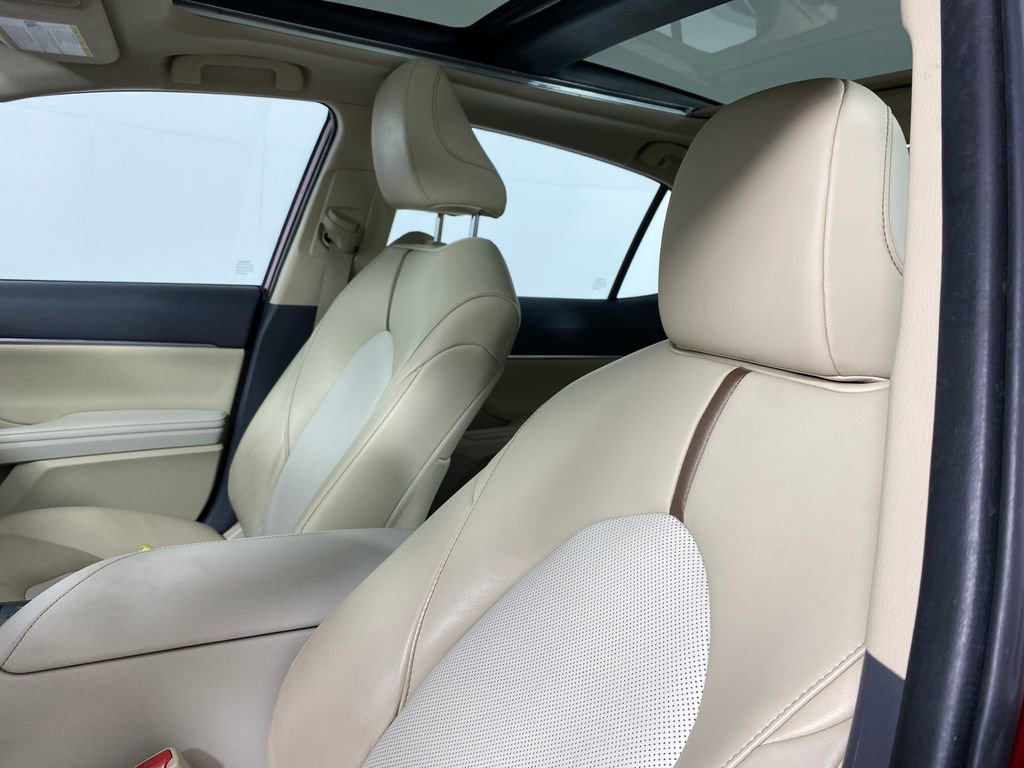 Certified 2020 Toyota Camry XLE image 9