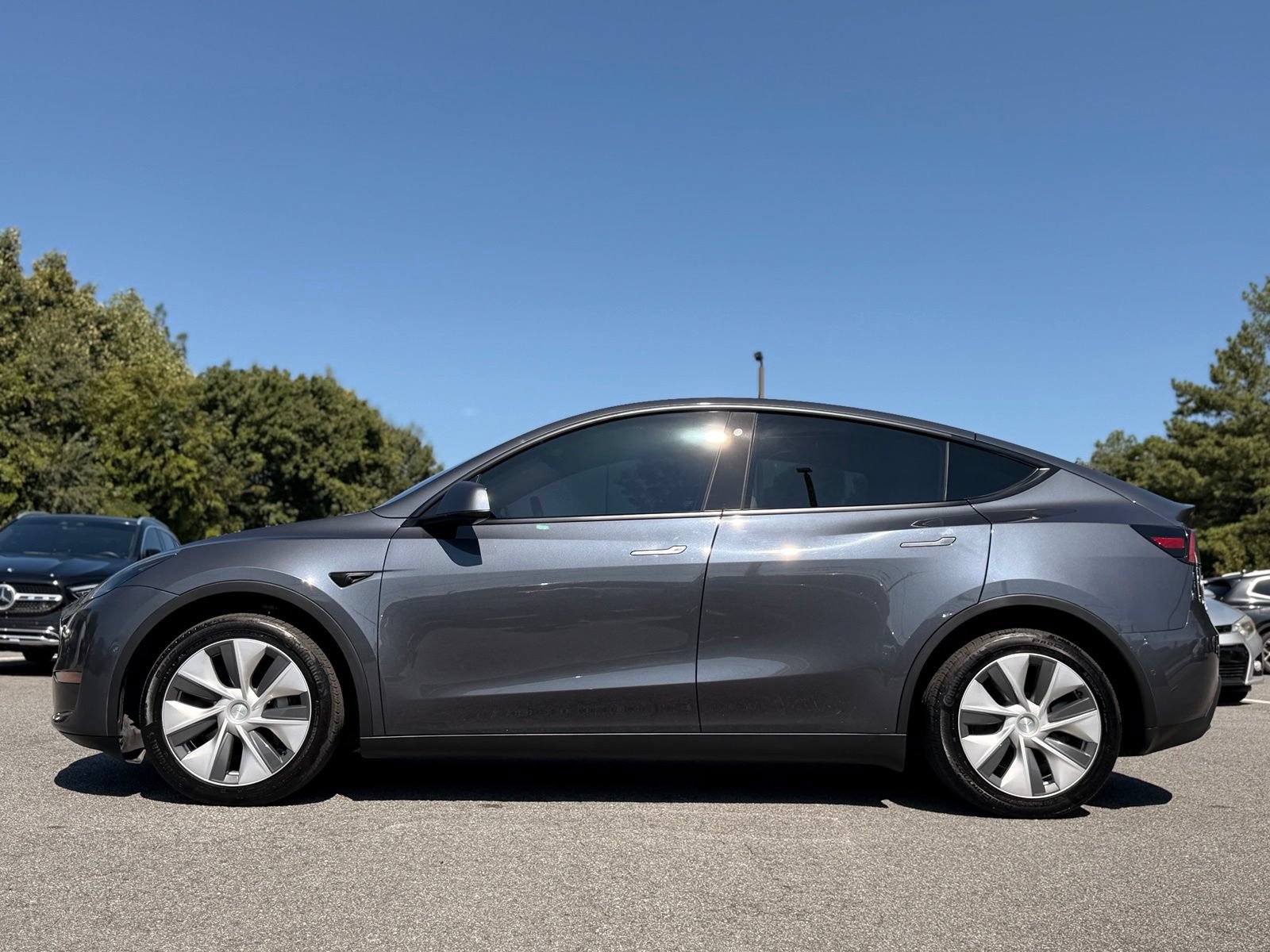 Used 2021 Tesla Model Y Long Range AWD/4WD image 2