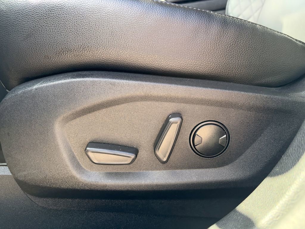 Used 2023 Ford Edge Titanium AWD/4WD image 22
