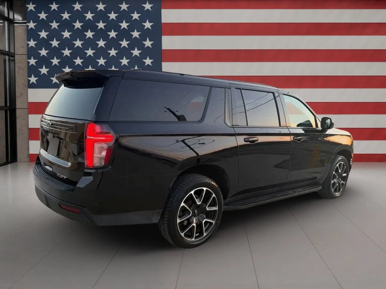 Used 2024 Chevrolet Suburban RST RWD image 6