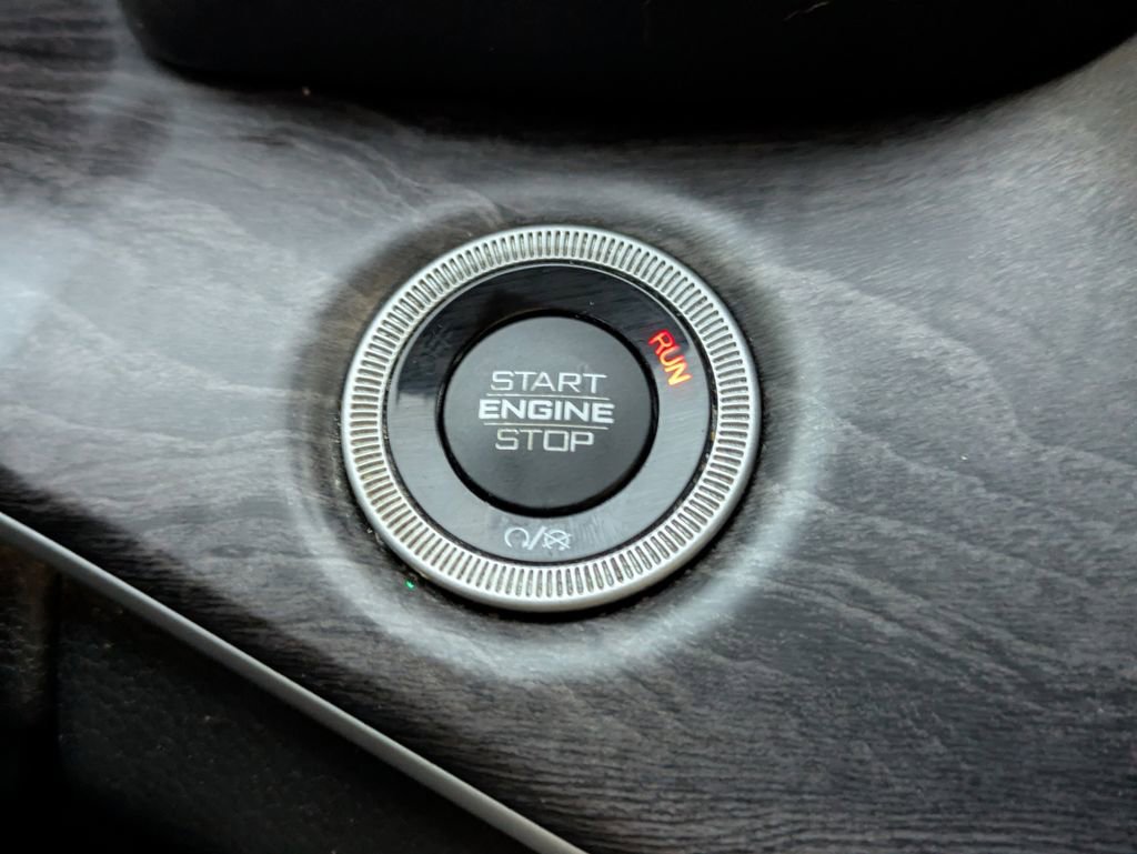 Used 2021 Jeep Grand Cherokee L Limited AWD/4WD image 31