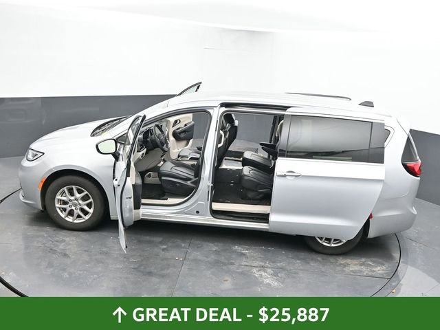 Used 2024 Chrysler Pacifica Touring-L image 65