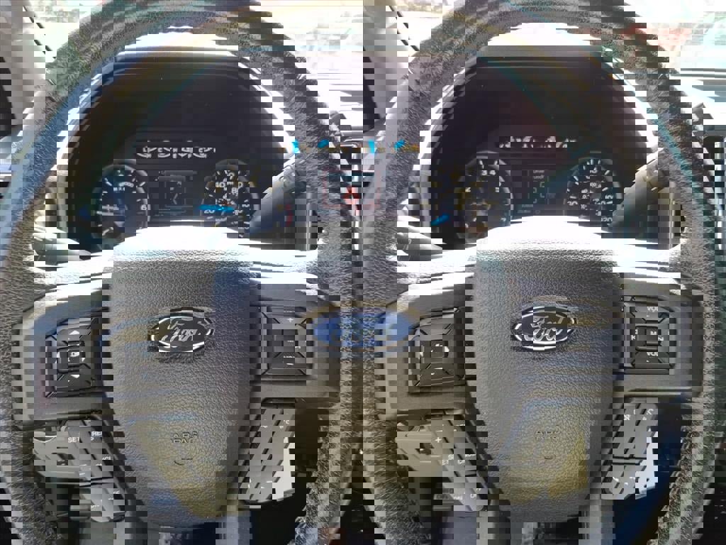 Used 2015 Ford F150 XLT w/ Equipment Group 302A Luxury image 18