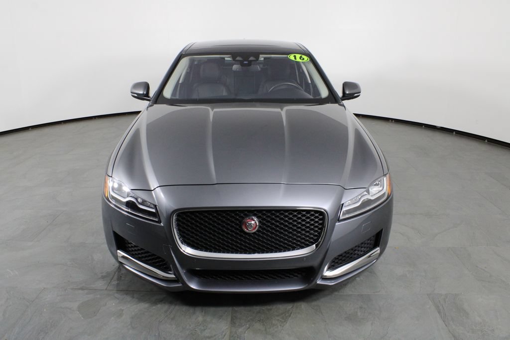 Used 2016 Jaguar XF Premium RWD image 11
