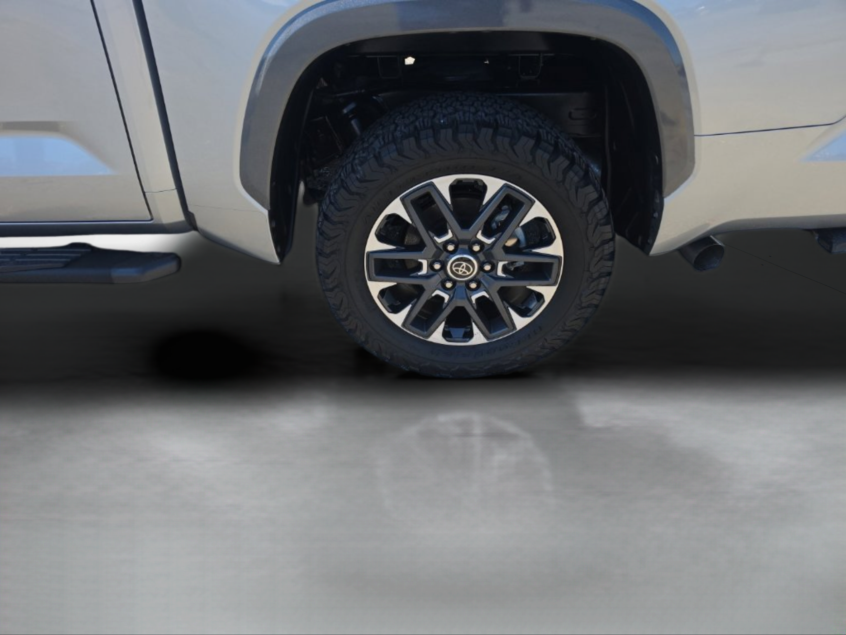 Used 2024 Toyota Tundra Limited w/ Power Package AWD/4WD image 31