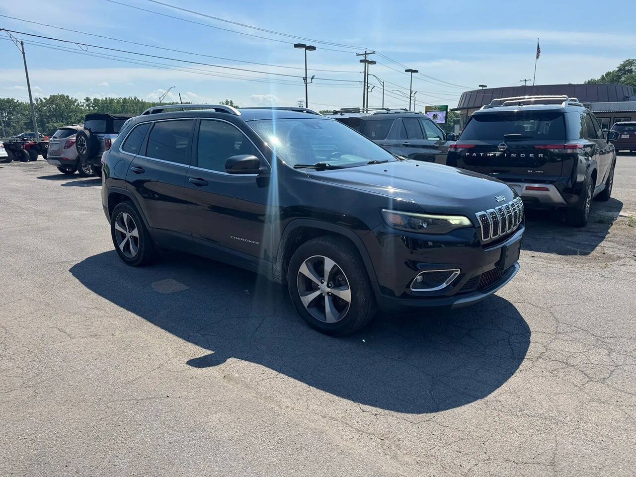Used 2021 Jeep Cherokee Limited w/ Mopar Interior Package AWD/4WD image 4