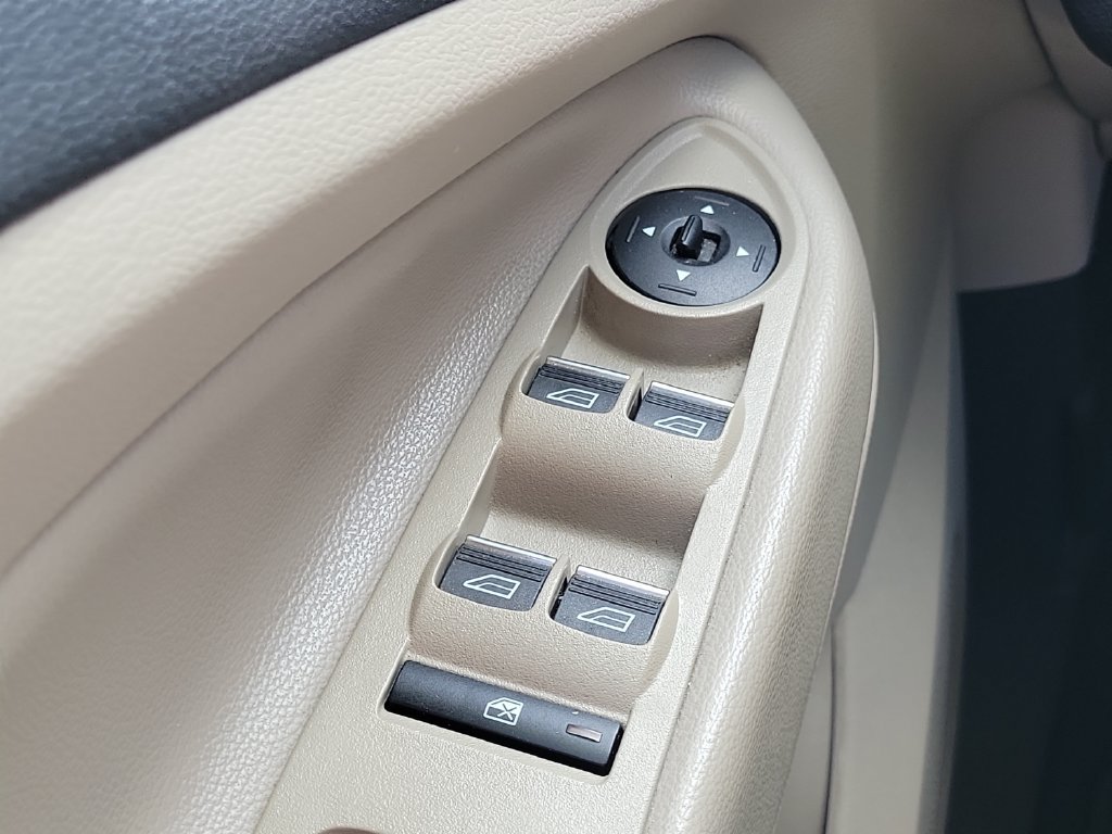 Used 2019 Ford Escape SE FWD image 19