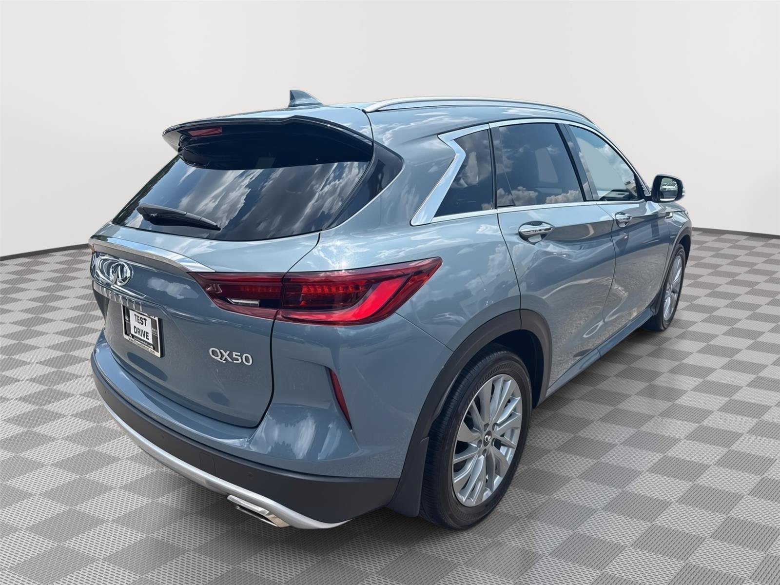 Certified 2025 INFINITI QX50 Luxe AWD/4WD image 6