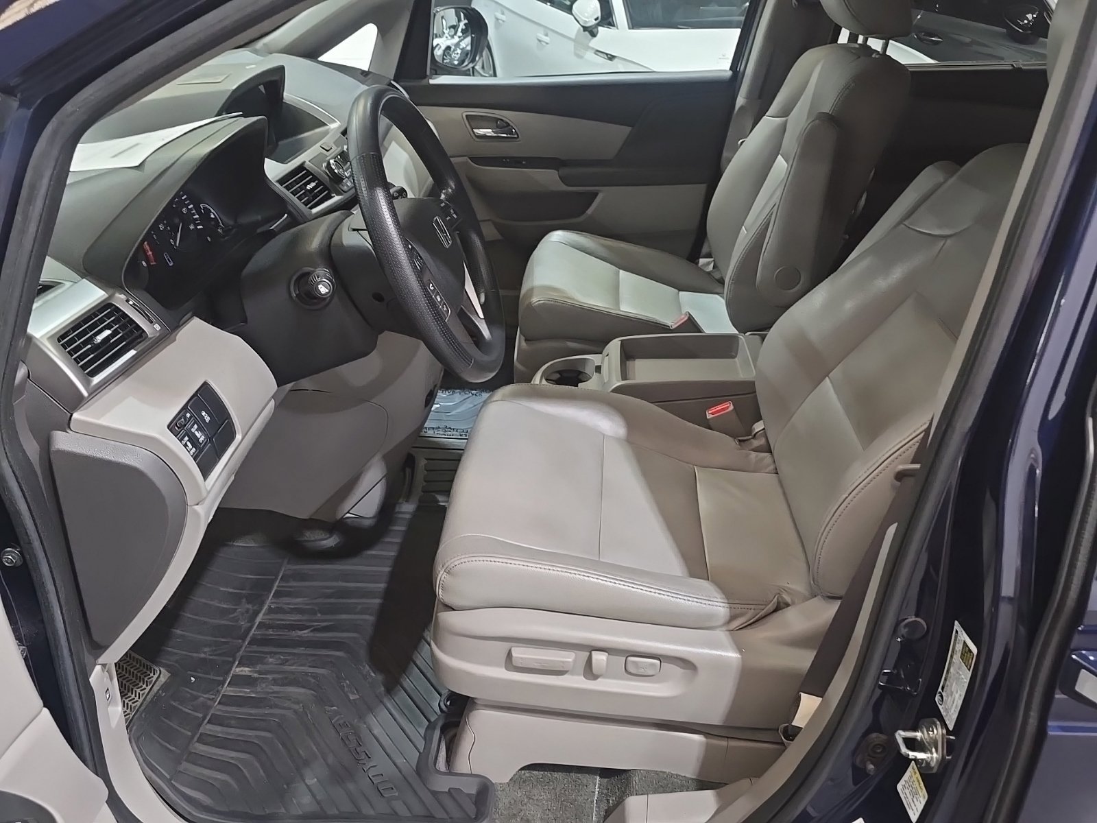 Used 2016 Honda Odyssey SE image 24